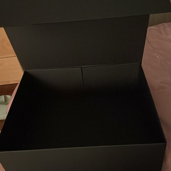 Chanel gift box - Picture 2 of 5